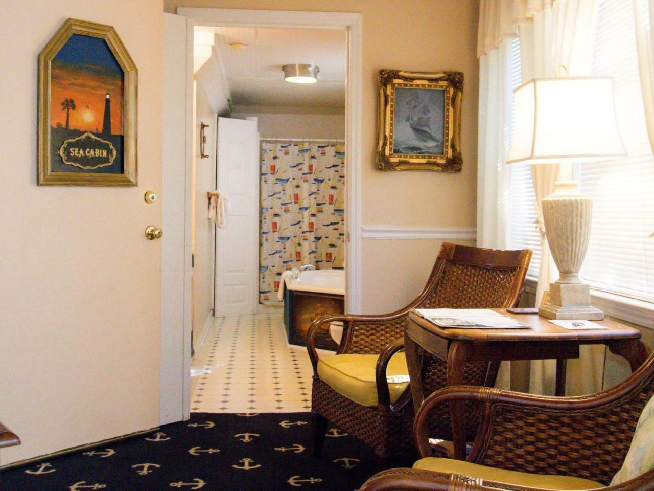 Tybee Island Inn Bed & Breakfast Room photo